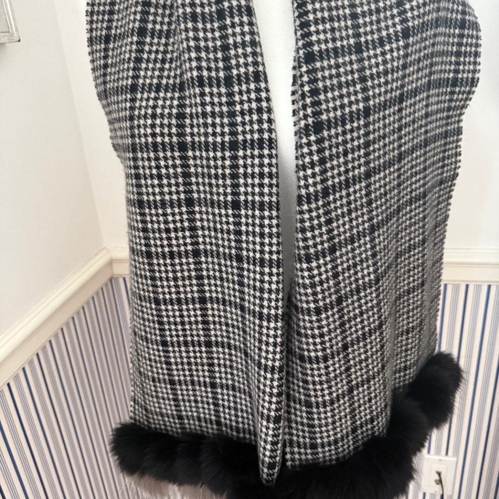 VERY RARE:  Authentic Giorgio Armani Cashmere/Wool Scarf with Fur Balls